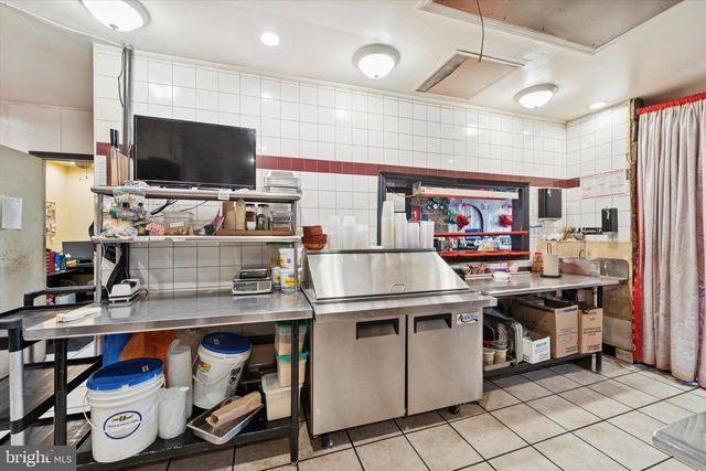 265 E TOWNSHIP LINE RD, Upper Darby, PA 19082