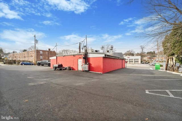 265 E TOWNSHIP LINE RD, Upper Darby, PA 19082