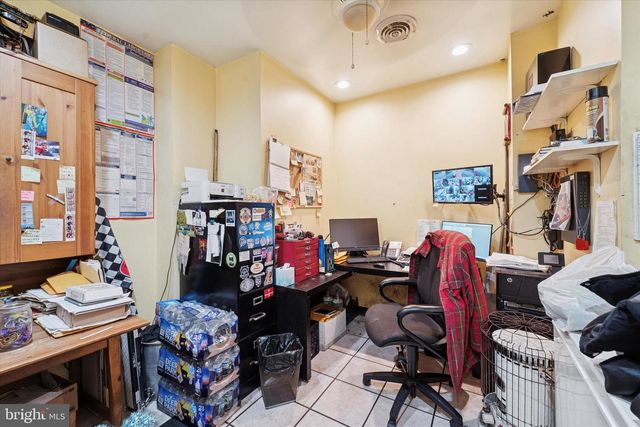 265 E TOWNSHIP LINE RD, Upper Darby, PA 19082