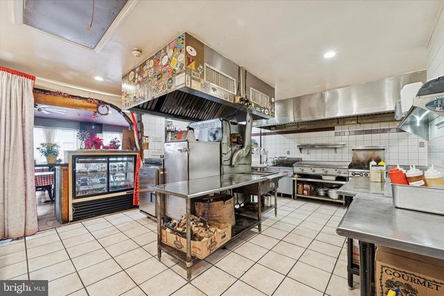 265 E TOWNSHIP LINE RD, Upper Darby, PA 19082