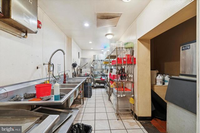 265 E TOWNSHIP LINE RD, Upper Darby, PA 19082