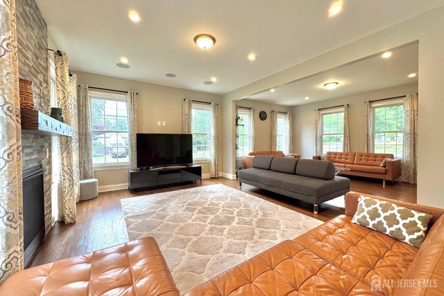 232 W Shirley Avenue W, Edison, NJ 08820