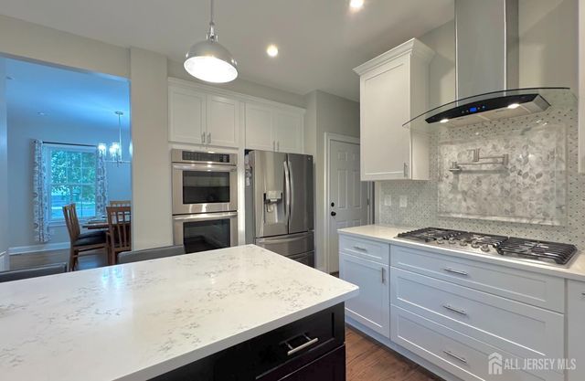232 W Shirley Avenue W, Edison, NJ 08820