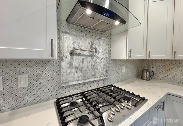 232 W Shirley Avenue W, Edison, NJ 08820