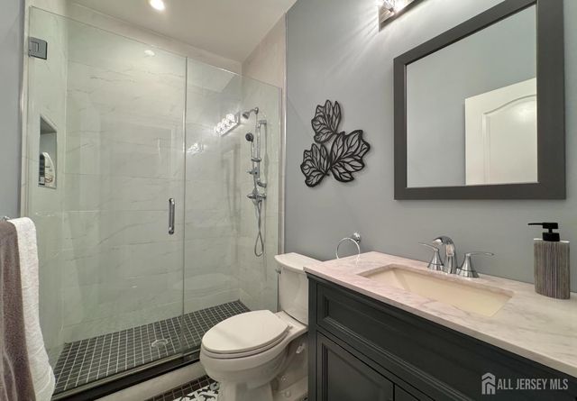 232 W Shirley Avenue W, Edison, NJ 08820