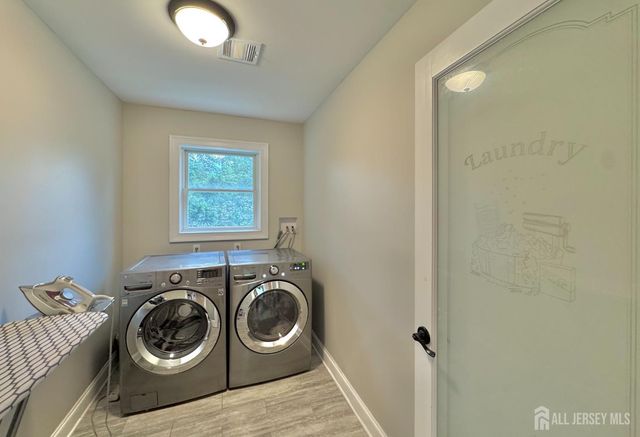 232 W Shirley Avenue W, Edison, NJ 08820