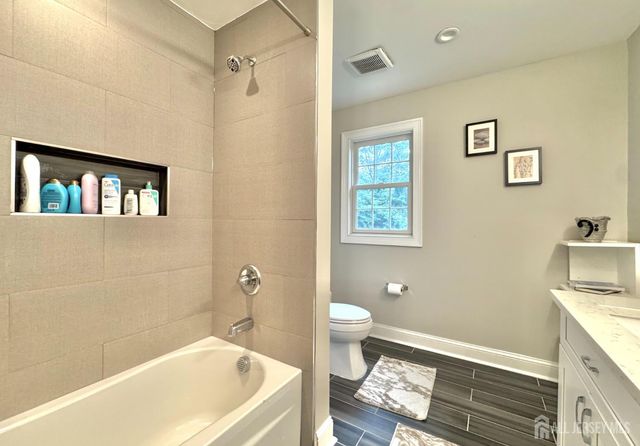 232 W Shirley Avenue W, Edison, NJ 08820