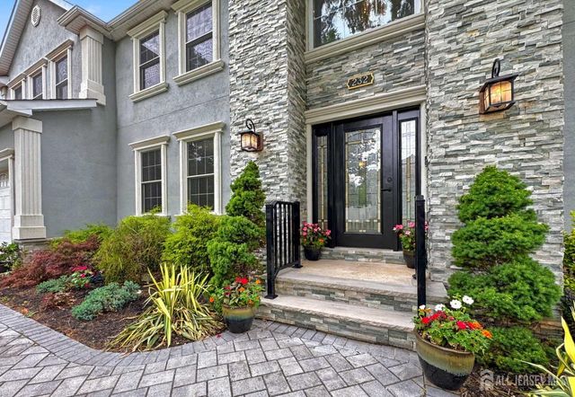 232 W Shirley Avenue W, Edison, NJ 08820