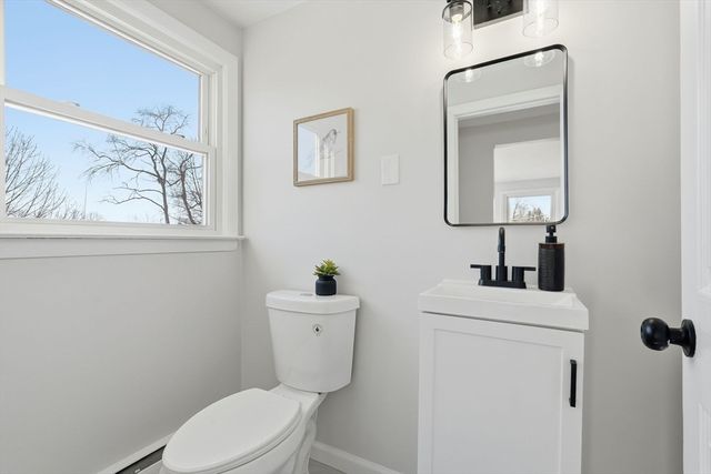 286 Westfield Rd, Holyoke, MA 01040