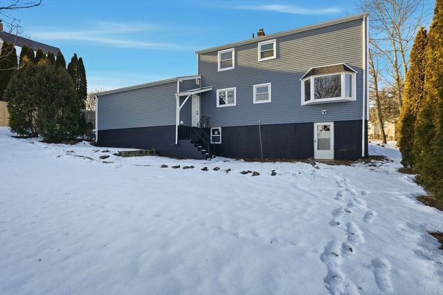 286 Westfield Rd, Holyoke, MA 01040