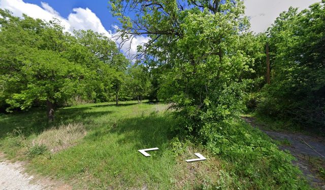 703 S Parkway Drive, Alvarado, TX 76009
