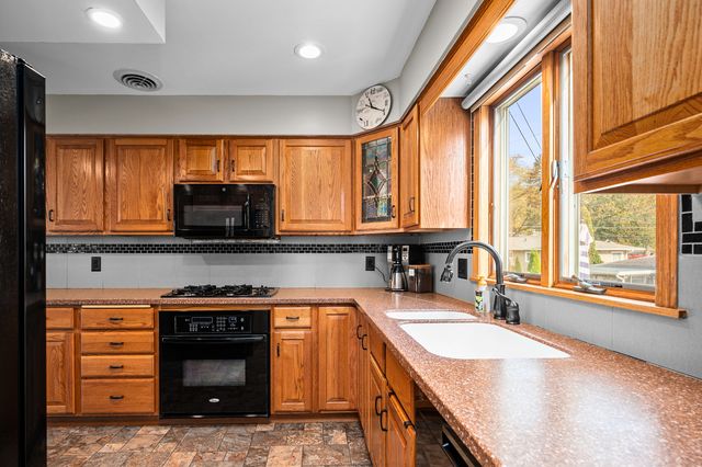 3417 21st Street, Rock Island, IL 61201