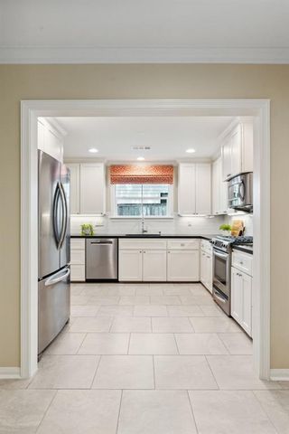 1570 Sue Barnett Drive, Houston, TX 77018