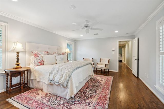 1570 Sue Barnett Drive, Houston, TX 77018