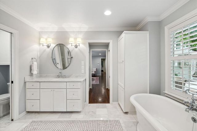 1570 Sue Barnett Drive, Houston, TX 77018