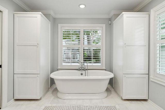1570 Sue Barnett Drive, Houston, TX 77018