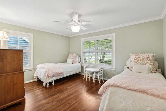 1570 Sue Barnett Drive, Houston, TX 77018