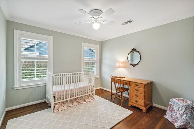 1570 Sue Barnett Drive, Houston, TX 77018