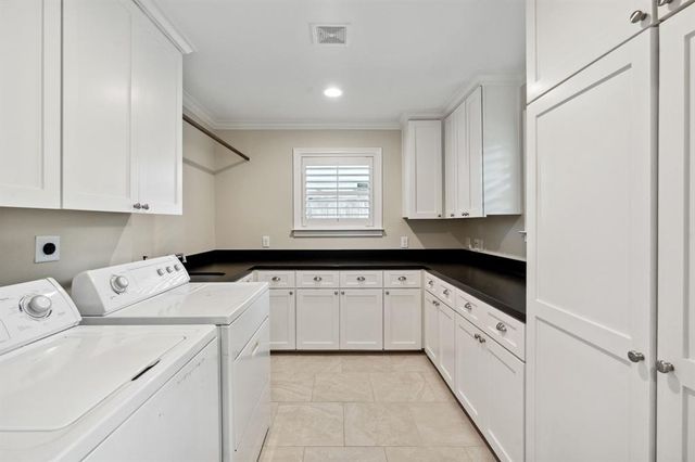 1570 Sue Barnett Drive, Houston, TX 77018