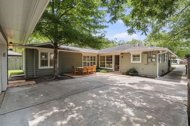 1570 Sue Barnett Drive, Houston, TX 77018