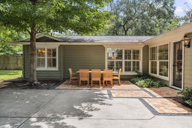 1570 Sue Barnett Drive, Houston, TX 77018