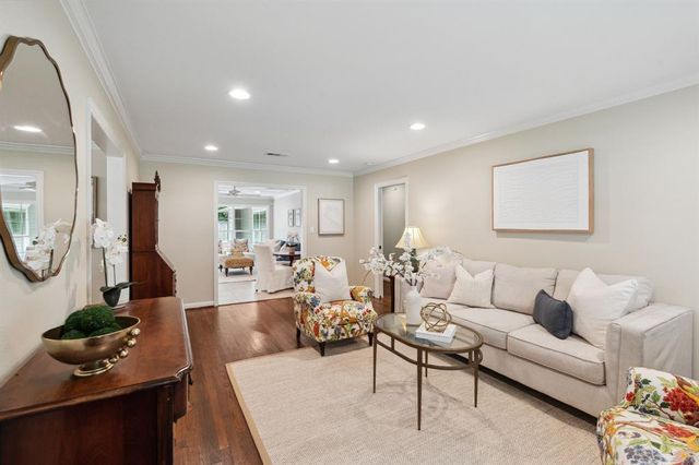 1570 Sue Barnett Drive, Houston, TX 77018