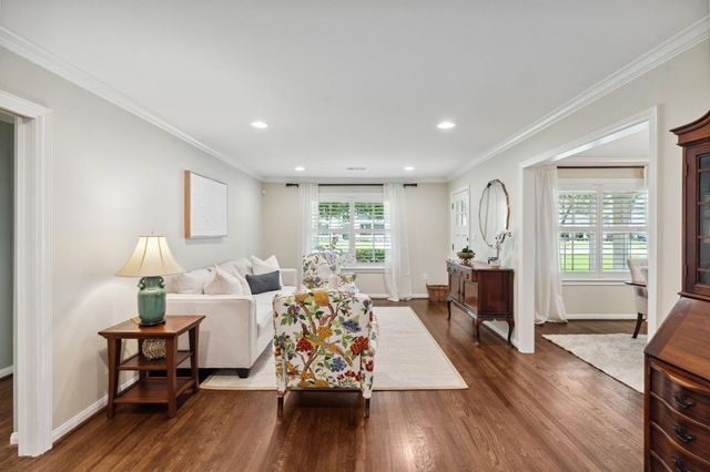 1570 Sue Barnett Drive, Houston, TX 77018