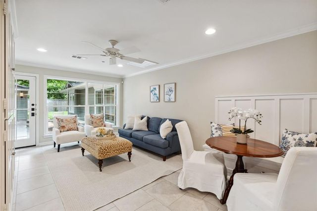 1570 Sue Barnett Drive, Houston, TX 77018