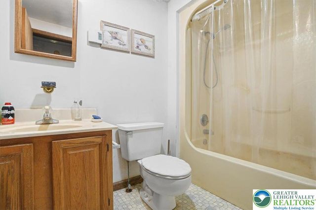 114 Carol Road, Middle Smithfield Twp, PA 18302