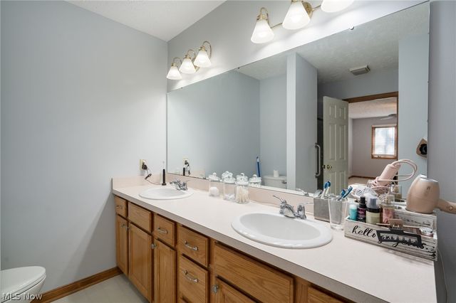 119 Ambleside Way, Amherst, OH 44001
