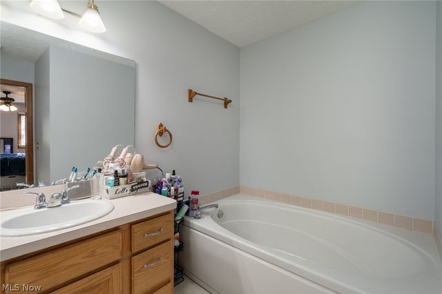 119 Ambleside Way, Amherst, OH 44001
