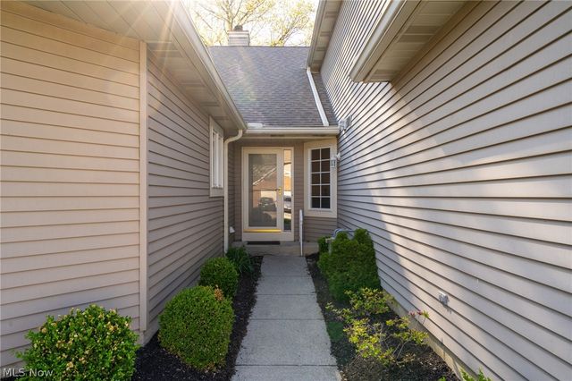119 Ambleside Way, Amherst, OH 44001