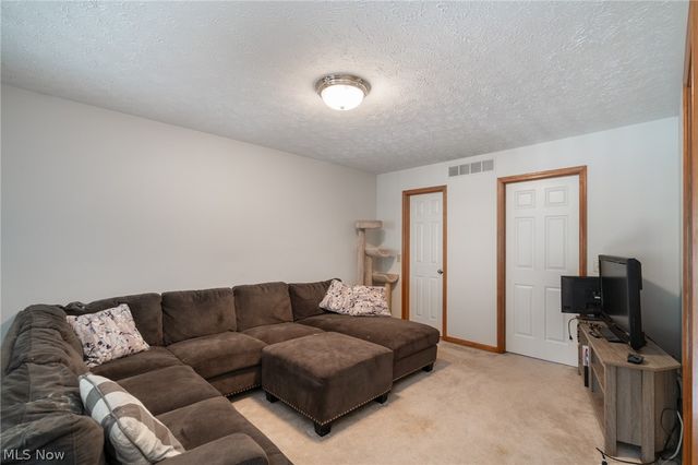 119 Ambleside Way, Amherst, OH 44001