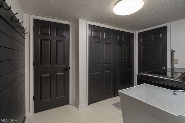 119 Ambleside Way, Amherst, OH 44001