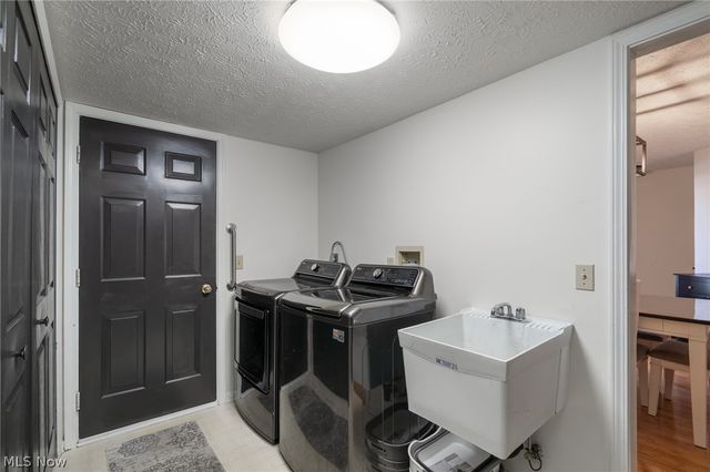 119 Ambleside Way, Amherst, OH 44001