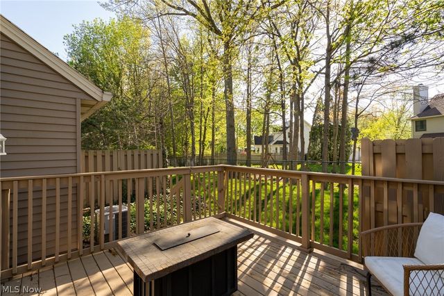 119 Ambleside Way, Amherst, OH 44001