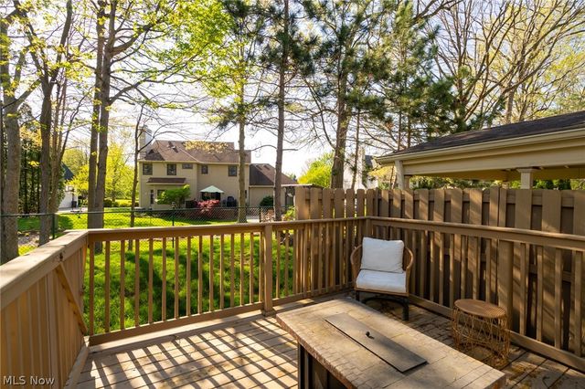 119 Ambleside Way, Amherst, OH 44001