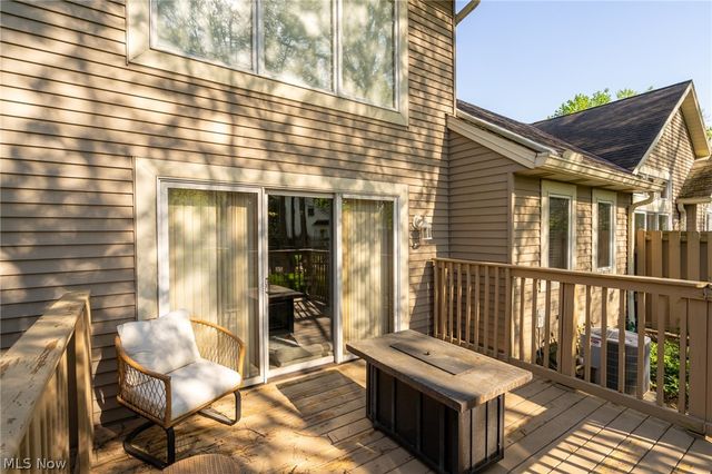 119 Ambleside Way, Amherst, OH 44001