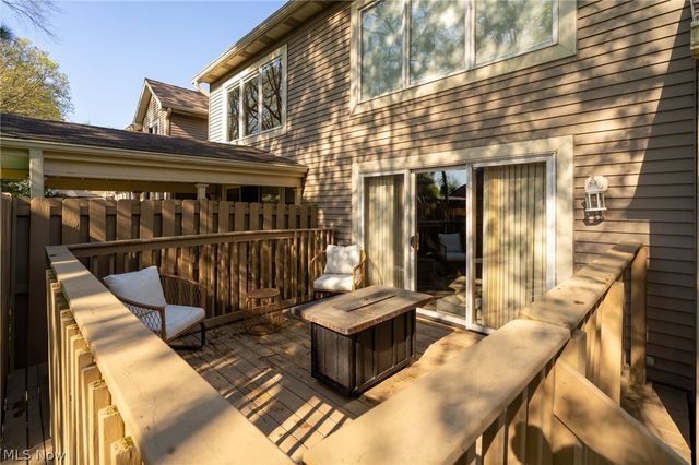 119 Ambleside Way, Amherst, OH 44001