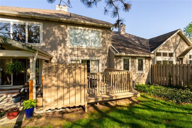 119 Ambleside Way, Amherst, OH 44001