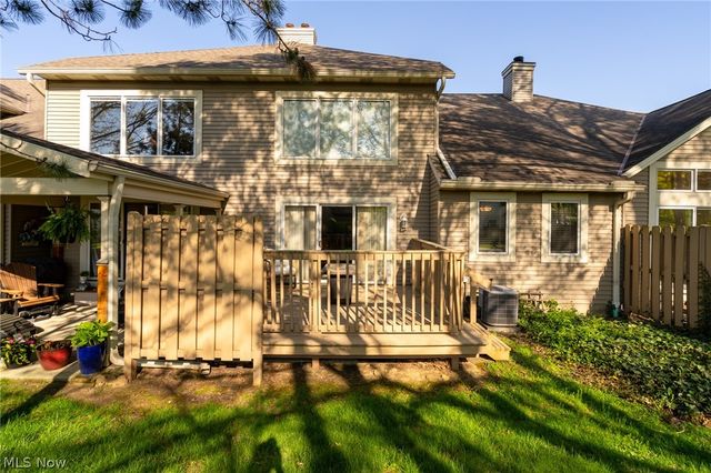 119 Ambleside Way, Amherst, OH 44001