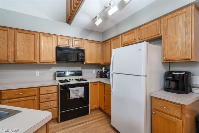 119 Ambleside Way, Amherst, OH 44001