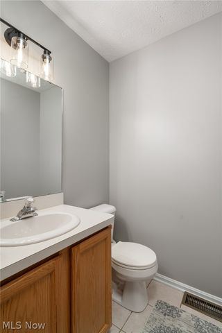 119 Ambleside Way, Amherst, OH 44001