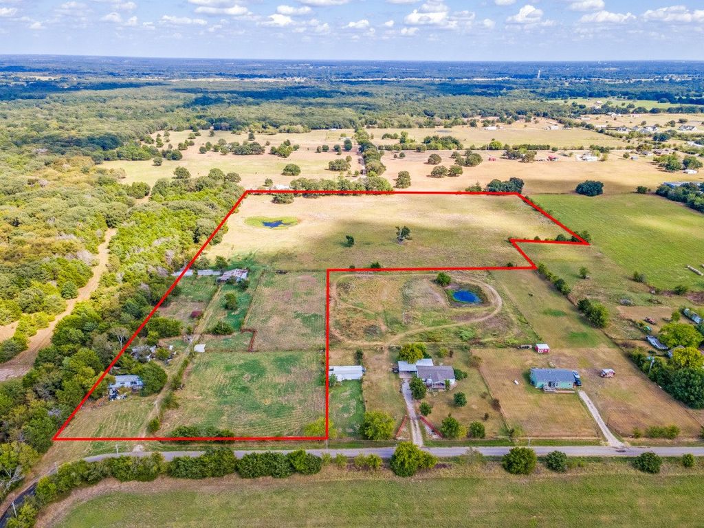 2165 County Road 3304, Greenville, TX 75402