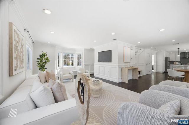 39 Drury Lane, Demarest, NJ 07627