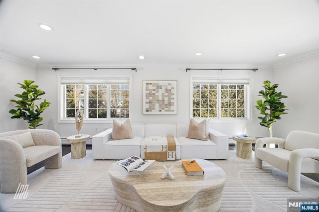 39 Drury Lane, Demarest, NJ 07627