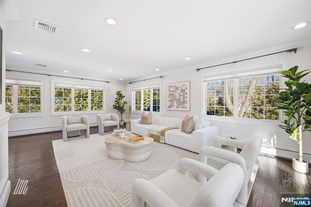 39 Drury Lane, Demarest, NJ 07627