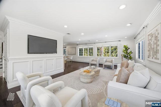 39 Drury Lane, Demarest, NJ 07627