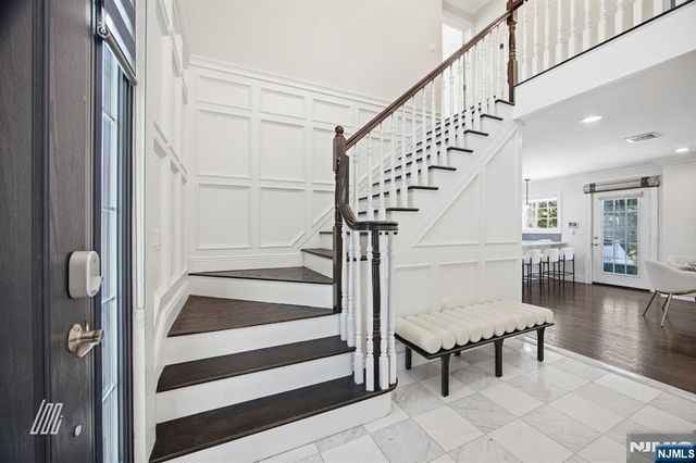 39 Drury Lane, Demarest, NJ 07627