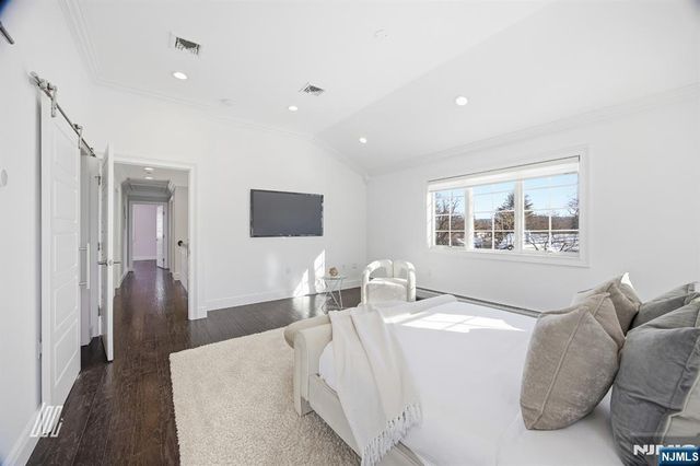 39 Drury Lane, Demarest, NJ 07627